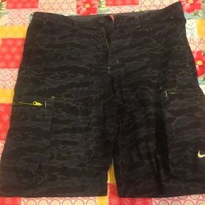 Nike Men’s camo cargo shorts 34